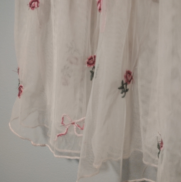 Kimchi Blue Urban Outfitters Camisole Embroidered Top - Picture 6 of 13